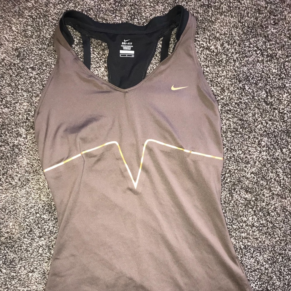 EUC Womens Nike Workout Top Built In Bra